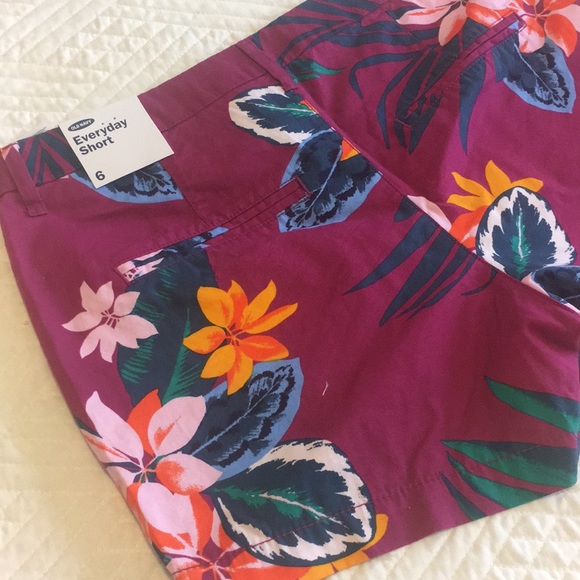 Old Navy Shorts NEW. - Picture 2 of 3